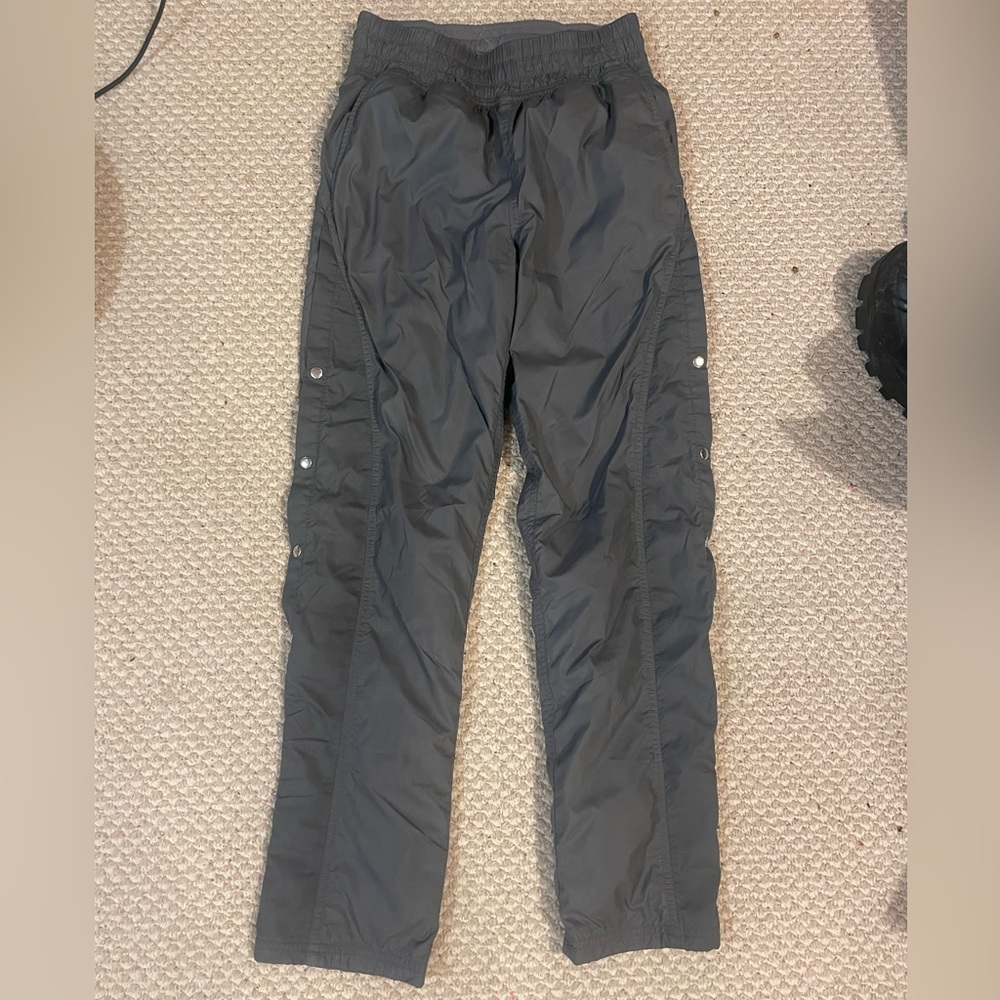 Ivivva Athletic pants size 10, gray, snaps on side
